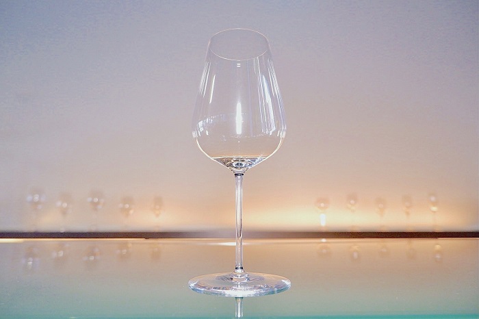 忖度なしのワイングッズ徹底レヴュー Vol.2 オンリーワンの女王グラス 「ザ・ジャンシス・ロビンソン ワイングラス」 | アカデミー・デュ・ヴァン ブログ