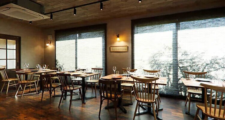 古都鎌倉・由比ヶ浜の大人気チーズ料理店「スブリデオ」でチーズ料理とワインを楽しもう！ 夏の名残と秋の訪れを感じて